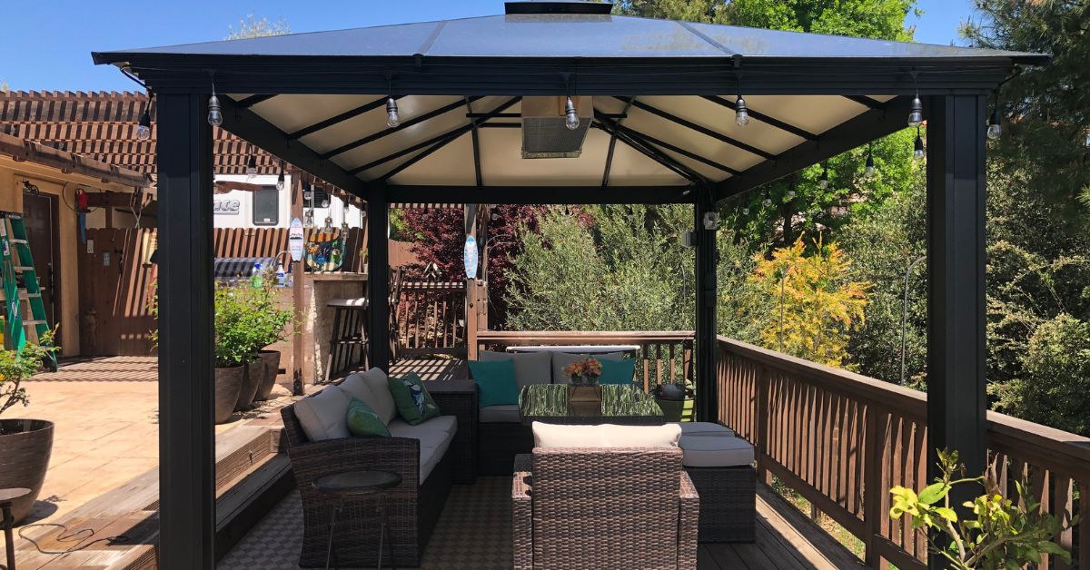 How To Host the Ultimate Outdoor Thanksgiving